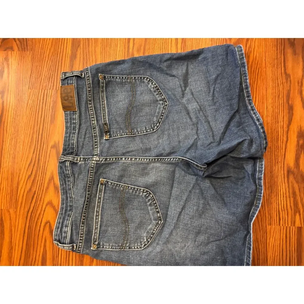 Lee Women’s Regular Fit Mid Rise Denim Shorts Blue Jean Shorts Classic 5 Pocket